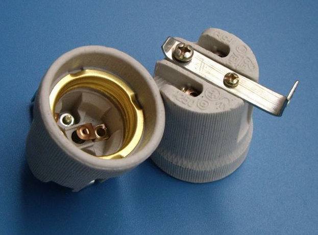 LIGHT BULB SOCKET CERAMIC E27